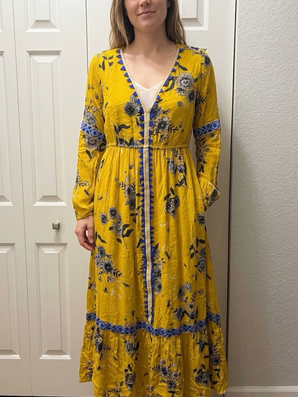 America & Beyond Womanโs Floral Maxi Fall Dress in Yellow & Blue Like New Size L
